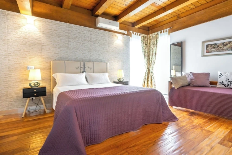 Standard Family room with courtyard view