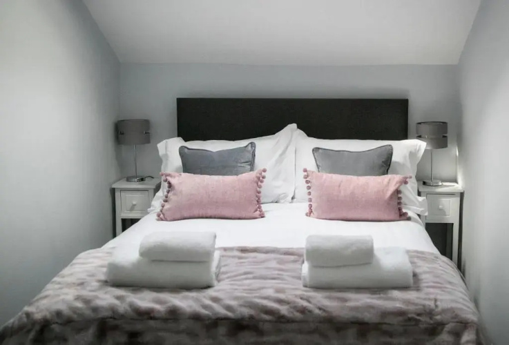 Harlow Apartment 3