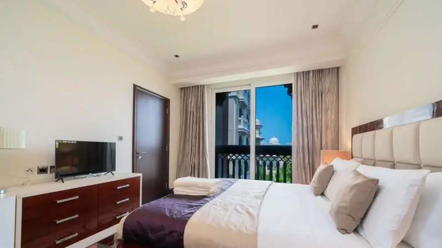 Spacious One Bedroom with Beach Access