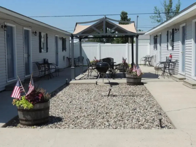 White Caps Motel