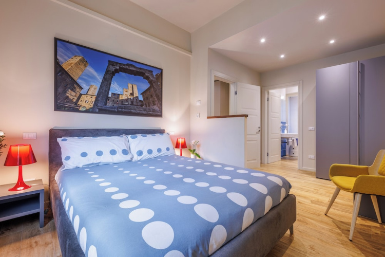 Lucy Florence Charming Modern Apartment