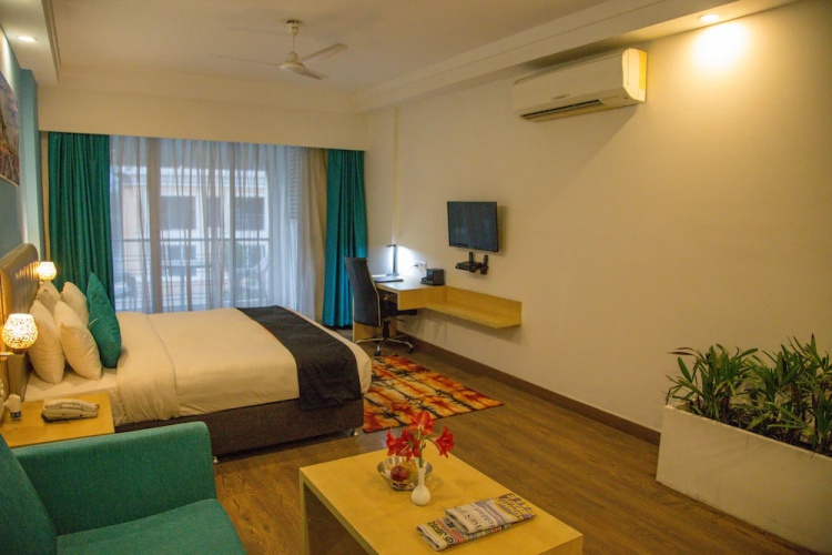 Four Leaf Service Suites