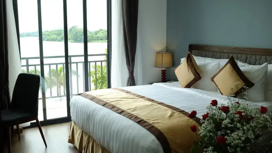 Sen Yangon Lakeview Hotel