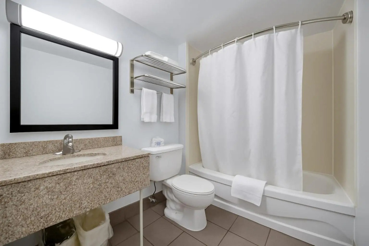 Deluxe Inn photo 9