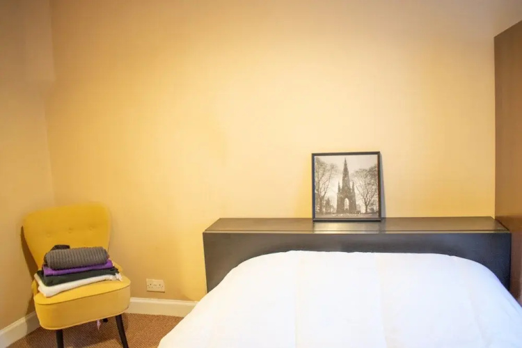 1 Bedroom Flat by Leith Walk