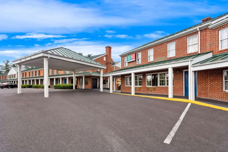 Econo Lodge Waynesboro - Skyline Drive - Waynesboro, VA