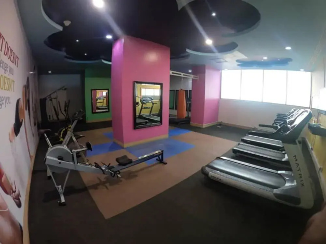 A lovely studio apartment with gym and pool access