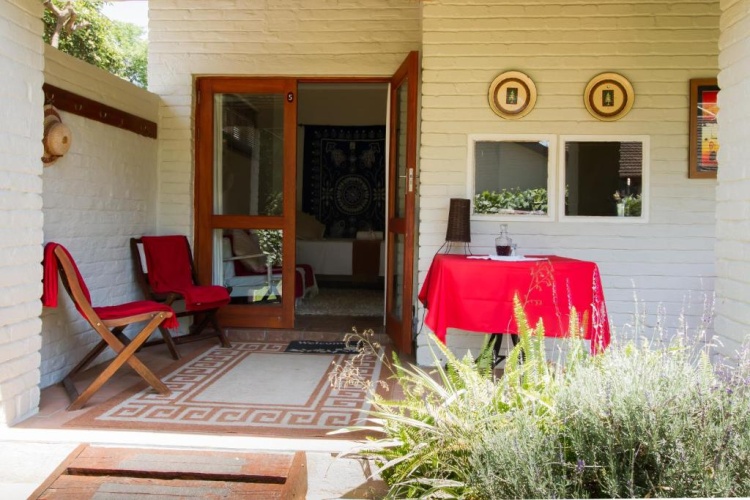 Standard Family room with garden view