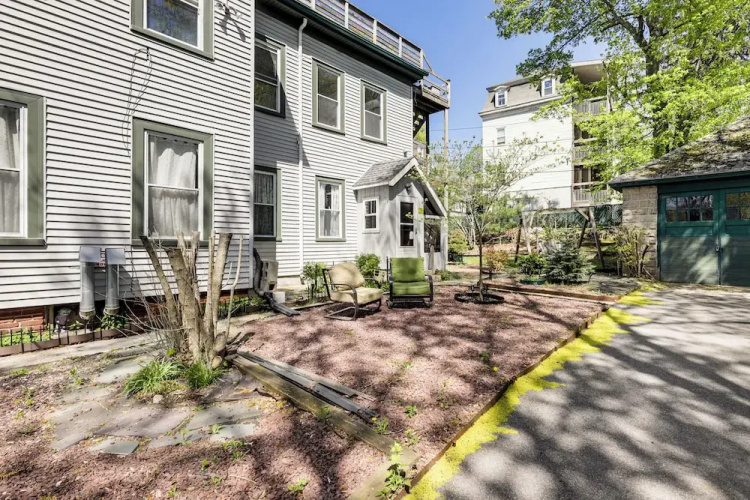 Explore Dtwn, Parks & Colleges: Cozy Worcester Apt