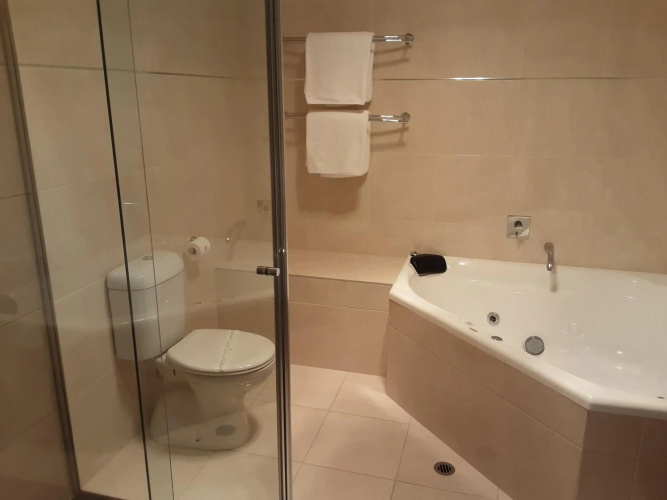 Adelphi Apartment 2- Poolside or Apartment 2A- King Studio