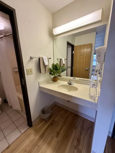Hygge Inn & Suites