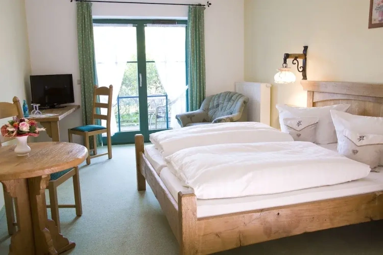 Standard Double room with land view