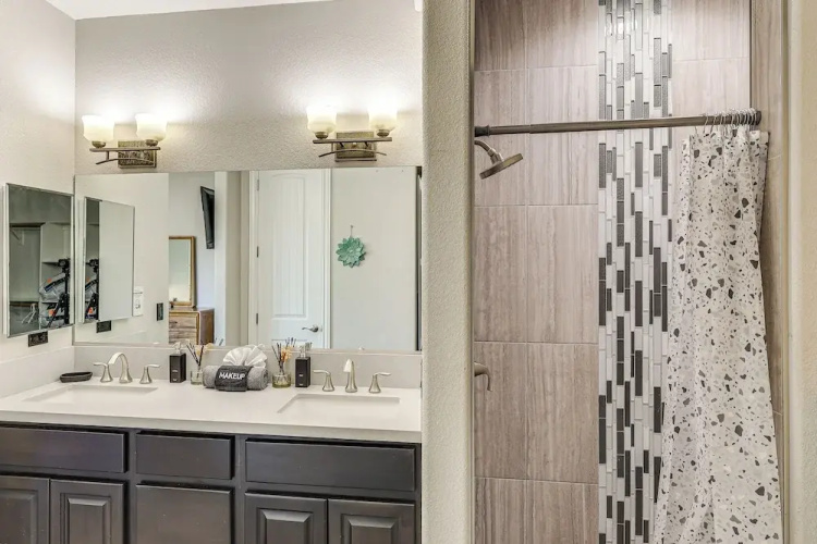 Modern Gem w/ Pool & Mtn Views in Lake Havasu City
