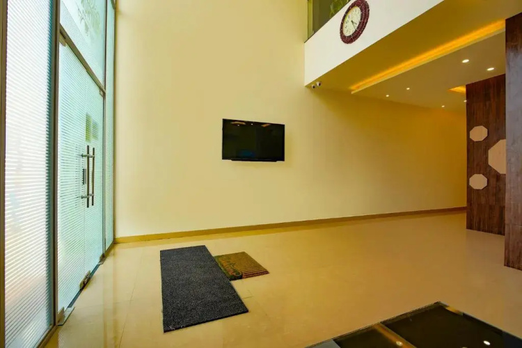 FabHotel Senthur Inn