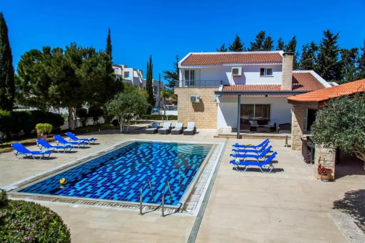 6 bdr villa with TENNIS COURT