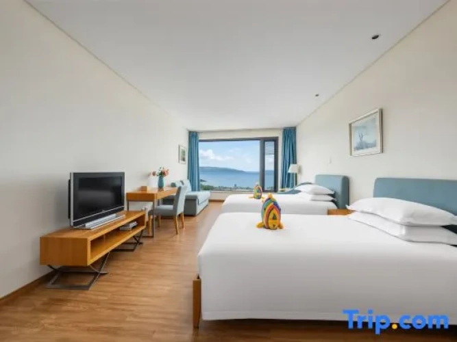 Standard Twin room with lake view