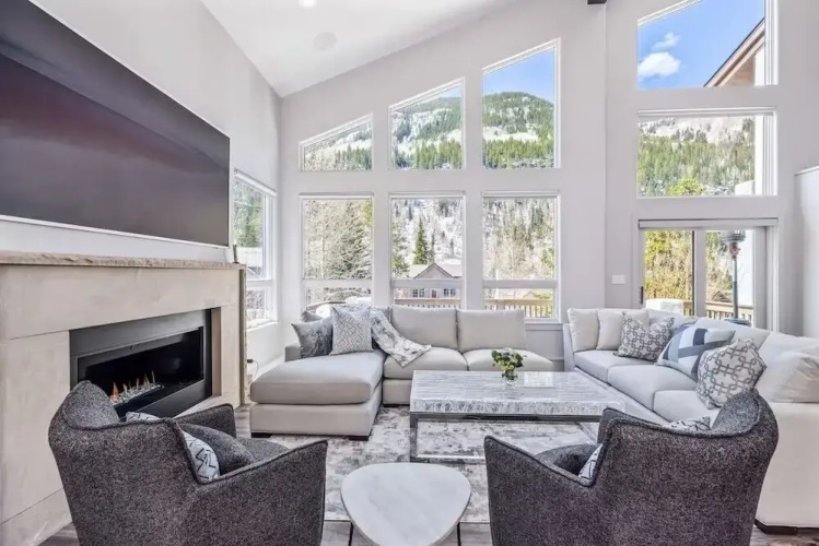4223 Spruce Way 4 Bedroom Duplex by RedAwning