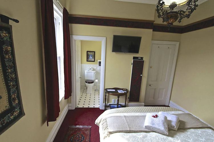 Bard House BB