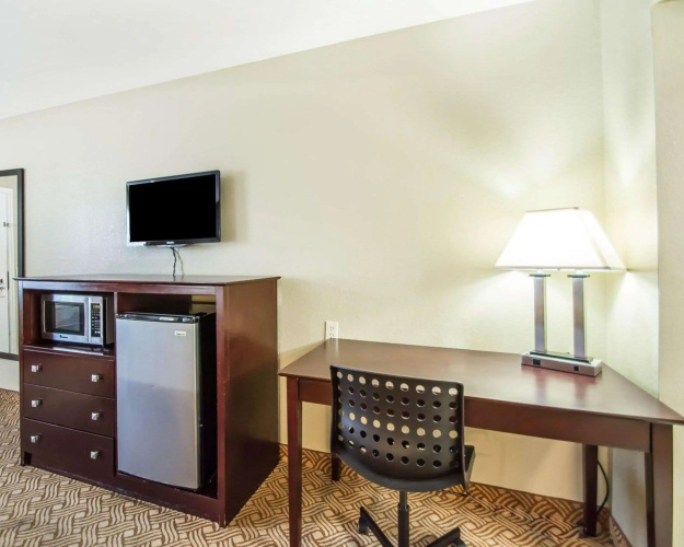 Quality Inn & Suites By the Parks
