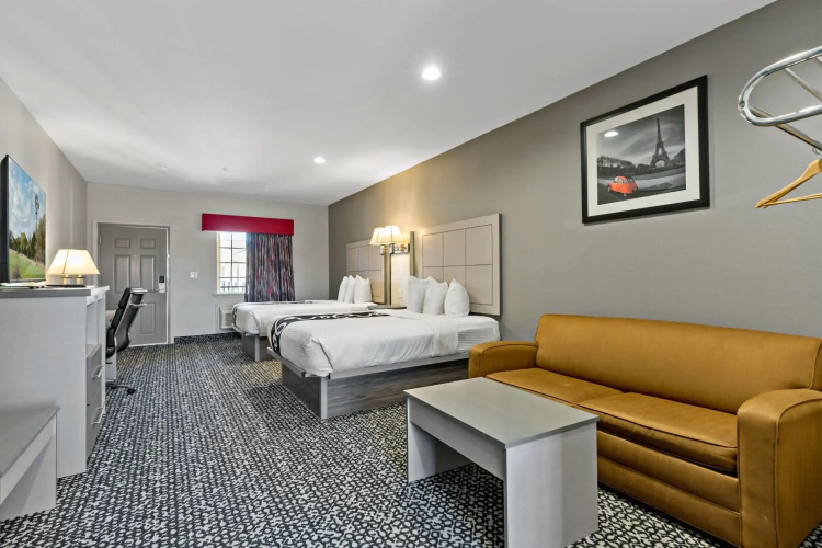 Paris Inn & Suites