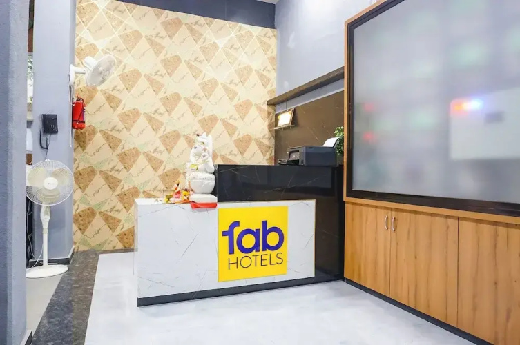 Fabhotel Everest Inn