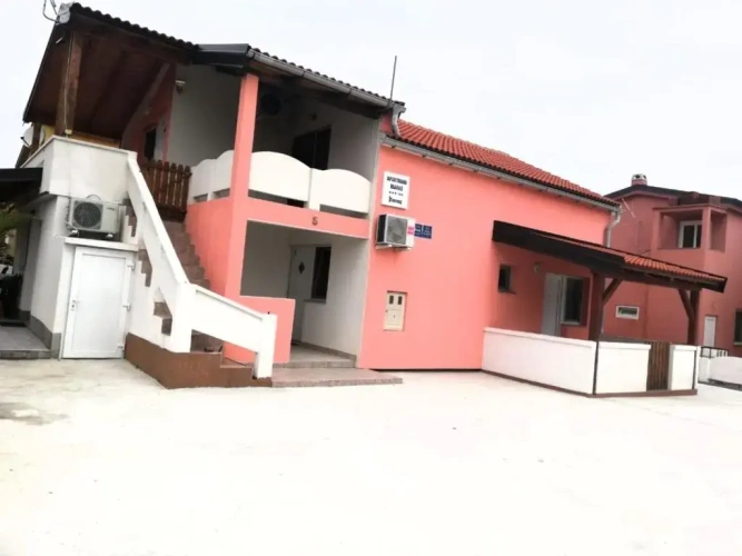 Apartment with balcony and with sea view