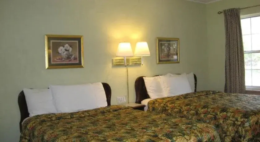 White Columns Motel