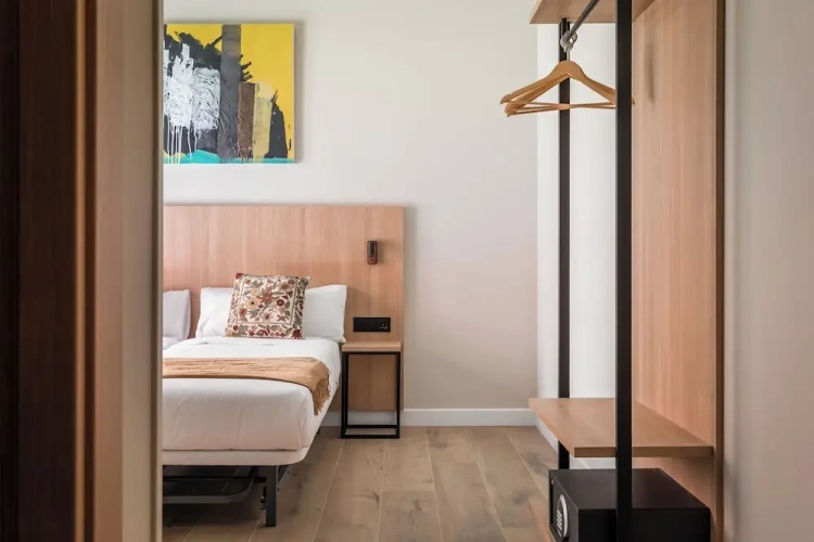 Classic Single room with courtyard view