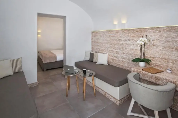 Deluxe Suite with mountain view
