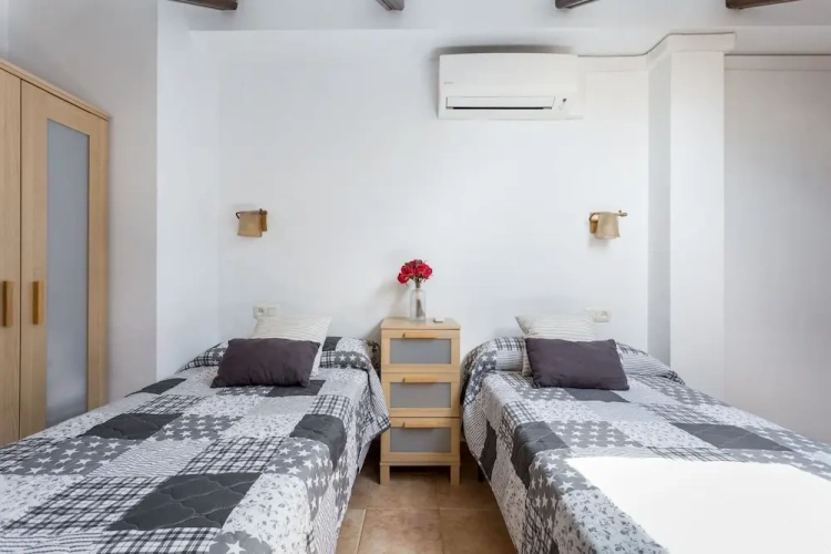 2 Bedrooms Apartment