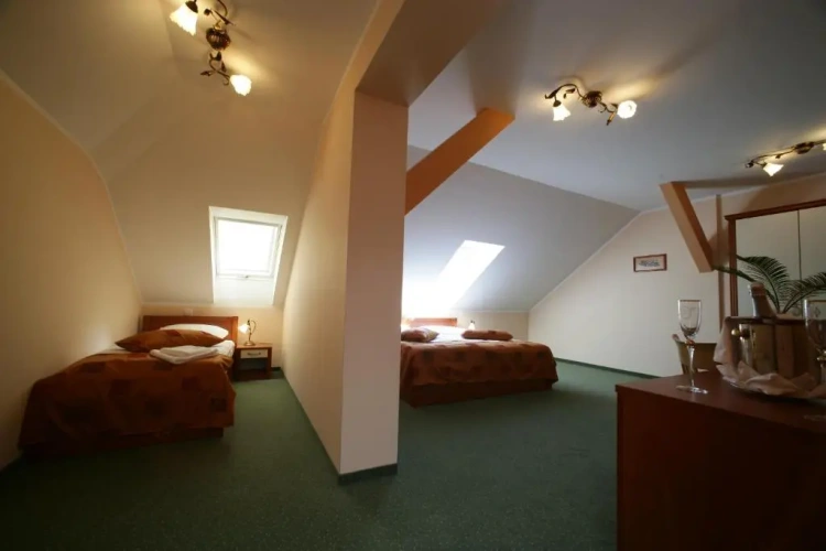 Standard Triple room