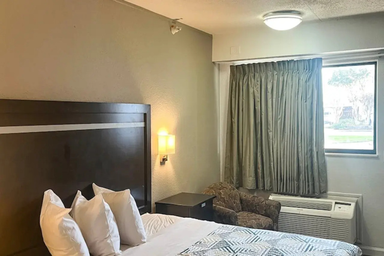 Studio 6  Suites Dallas. TX - Loop 12 West