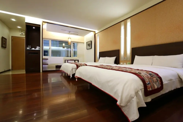 Classic Quadruple room