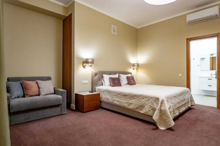 Deluxe Quadruple room with courtyard view