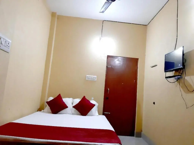 Goroomgo Maa Ugratara Lodge Puri