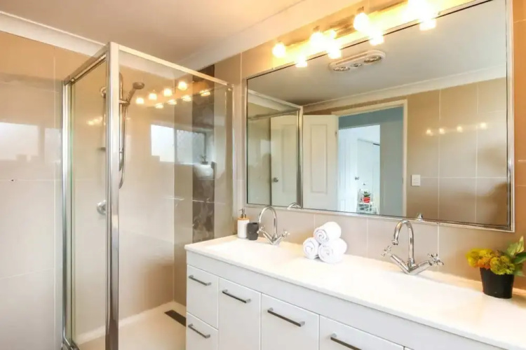 Contemporary 2 Bedroom Beachfront Apartment