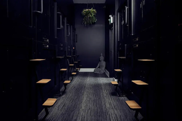 Capsule Hotel