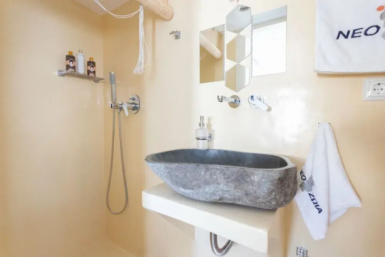 aniko suites Chora