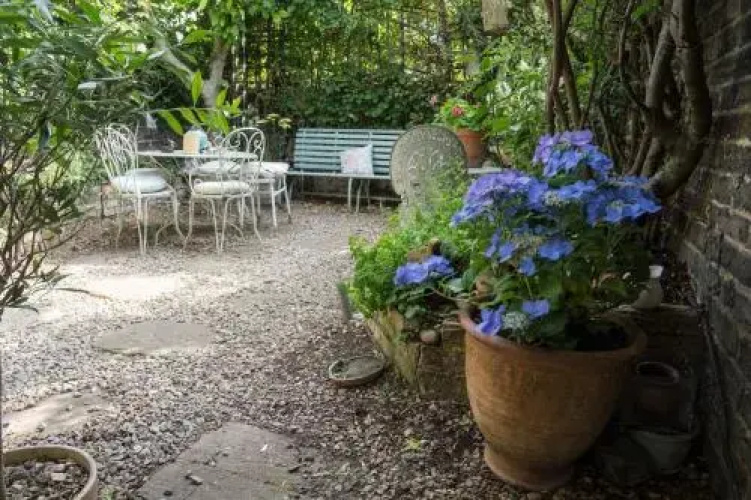 Hurlingham Bed  Breakfast