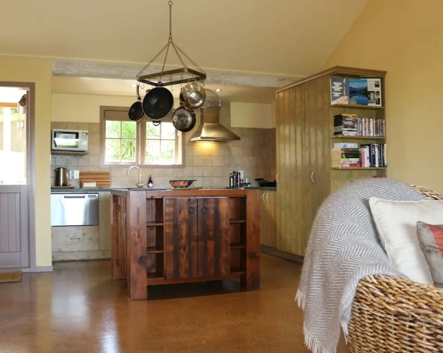 1 Bedroom Luxury Cottage with garden view