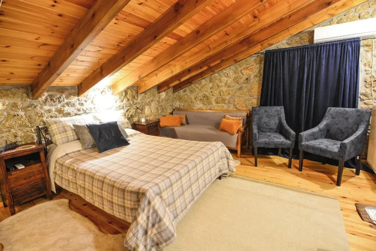 Petrino Lodge