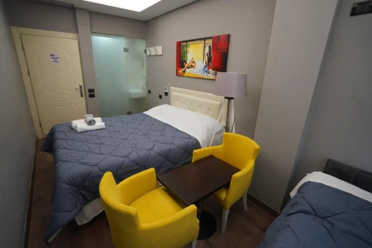 Standard Triple room with city view