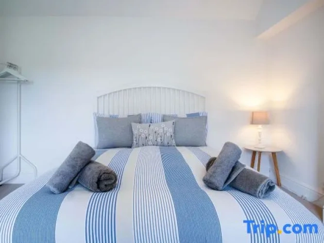 3 Bedrooms Apartment
