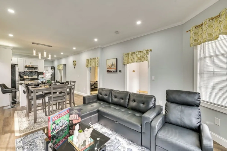 2 Bedrooms Apartment