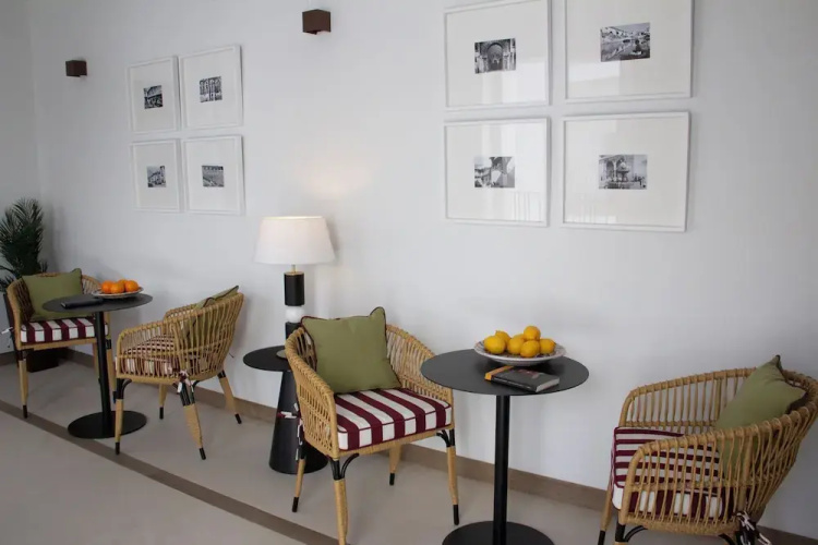 Puerta de la Ribera Suites