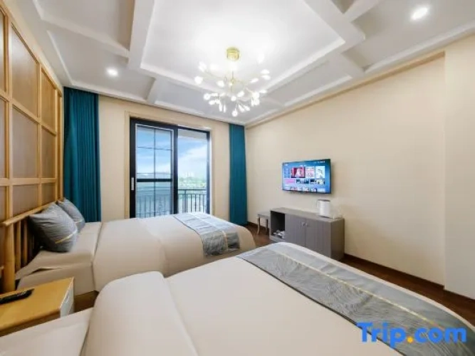 Luxury Family room with balcony