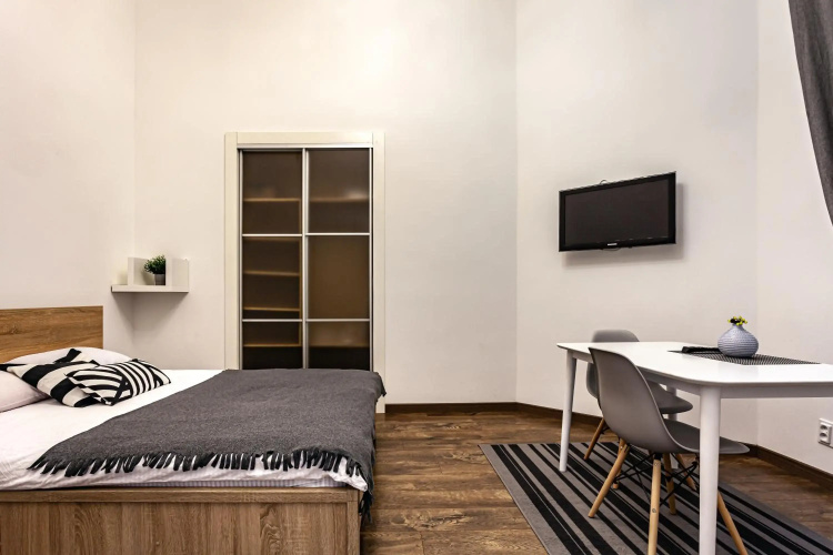 Valova 13, small studio