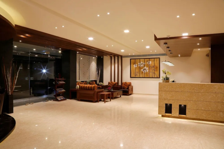 Xenious LN Courtyard Hotel