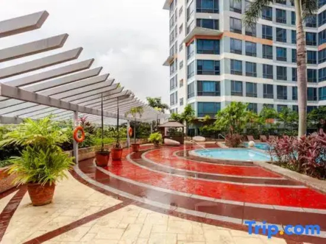 Stunning Suite 10 Steps from Eastwood Mall