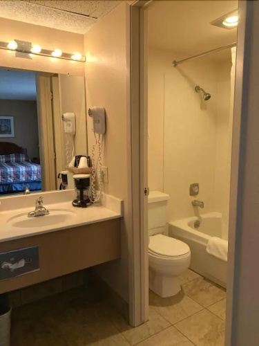 Hardman House Inn & Suites